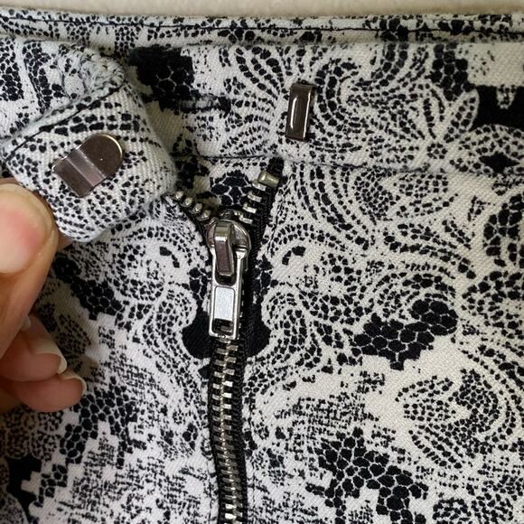 H&M black and white skirt size 4 - Picture 3 of 5